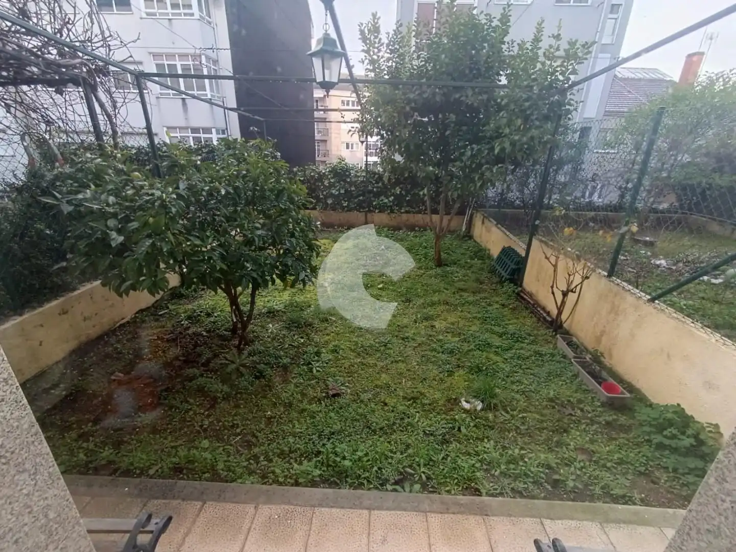 Casa adosada de lloguer en Ourense Capital  amb Jardí privat