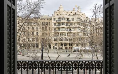 Exterior view of Flat for sale in  Barcelona Capital  with Air Conditioner and Balcony