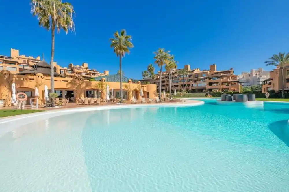 Piscina de Apartament de lloguer en Estepona amb Aire condicionat, Terrassa i Piscina