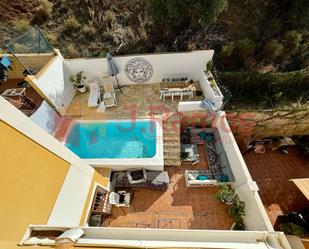 Vista exterior de Casa o xalet en venda en Vélez-Málaga amb Aire condicionat i Piscina