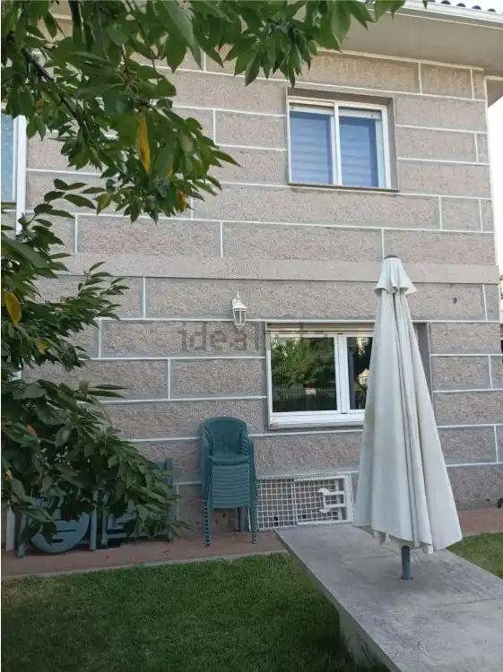 Vista exterior de Casa o chalet en venta en San Cibrao das Viñas con Calefacción, Jardín privado y Parquet