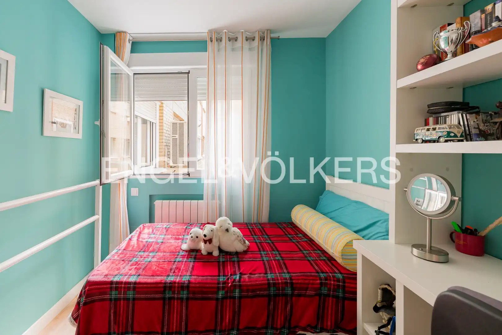 Bedroom of Flat for sale in Madrid  with Air Conditioner, Heating and Private garden