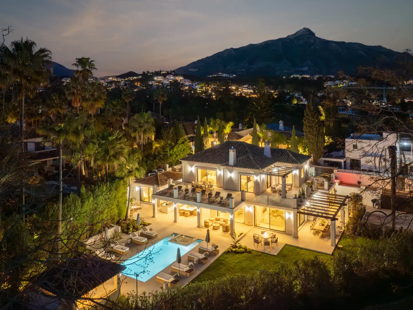 Casa con piscina in vendita a Nueva Andalucía