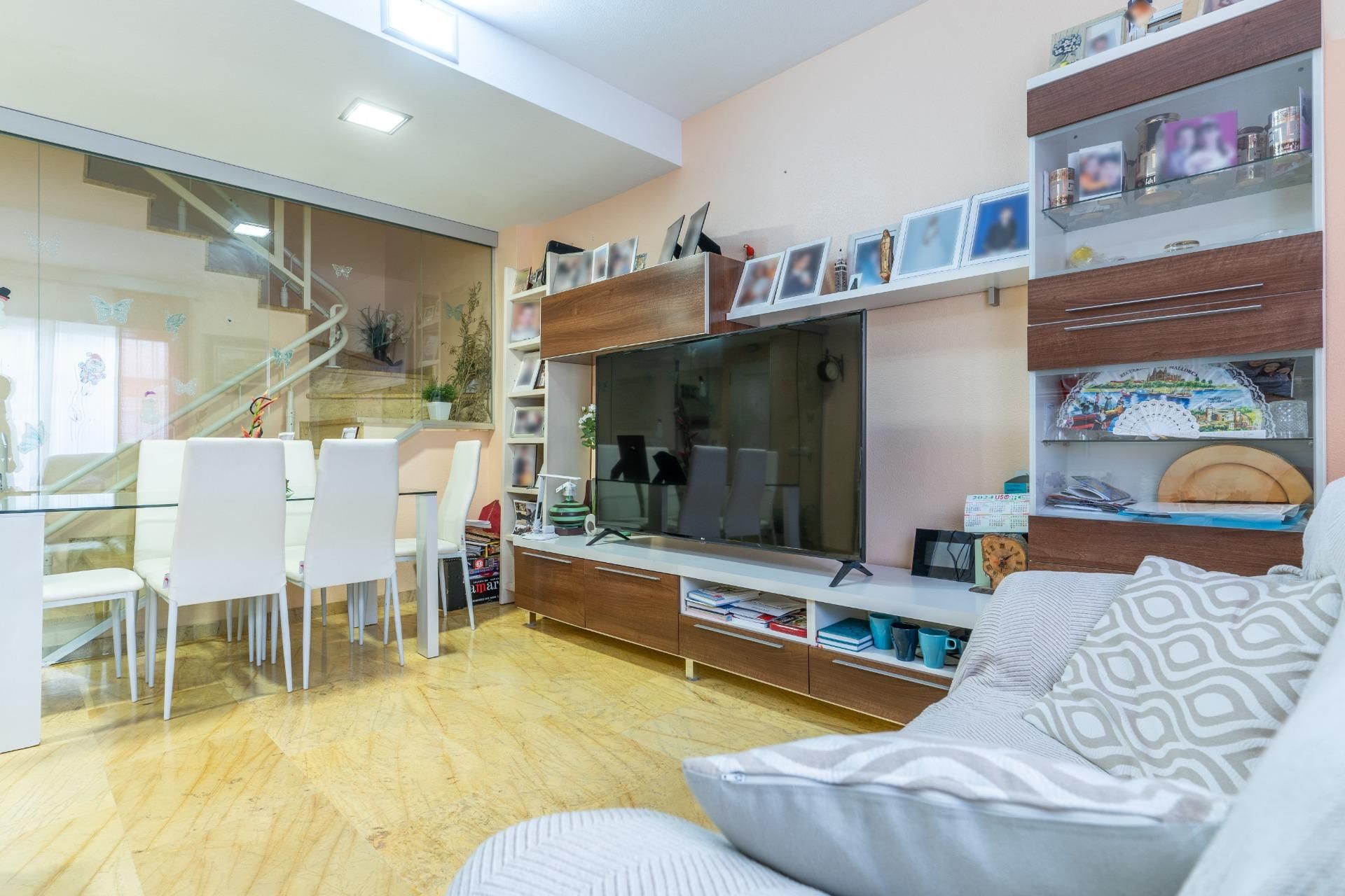 Sala d'estar de Casa adosada en venda en  Almería Capital amb Terrassa i Traster