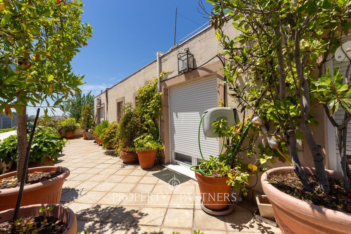 Exterior view of Apartment for sale in  Madrid Capital  with Air Conditioner, Heating and Private garden
