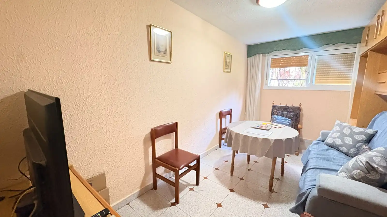 Comedor de Piso en venta en L'Hospitalet de Llobregat con Aire acondicionado, Calefacción y Amueblado