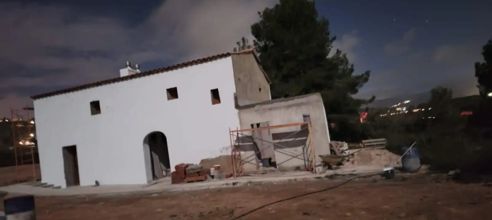 Vista exterior de Finca rústica en venda en El Montmell amb Jardí privat