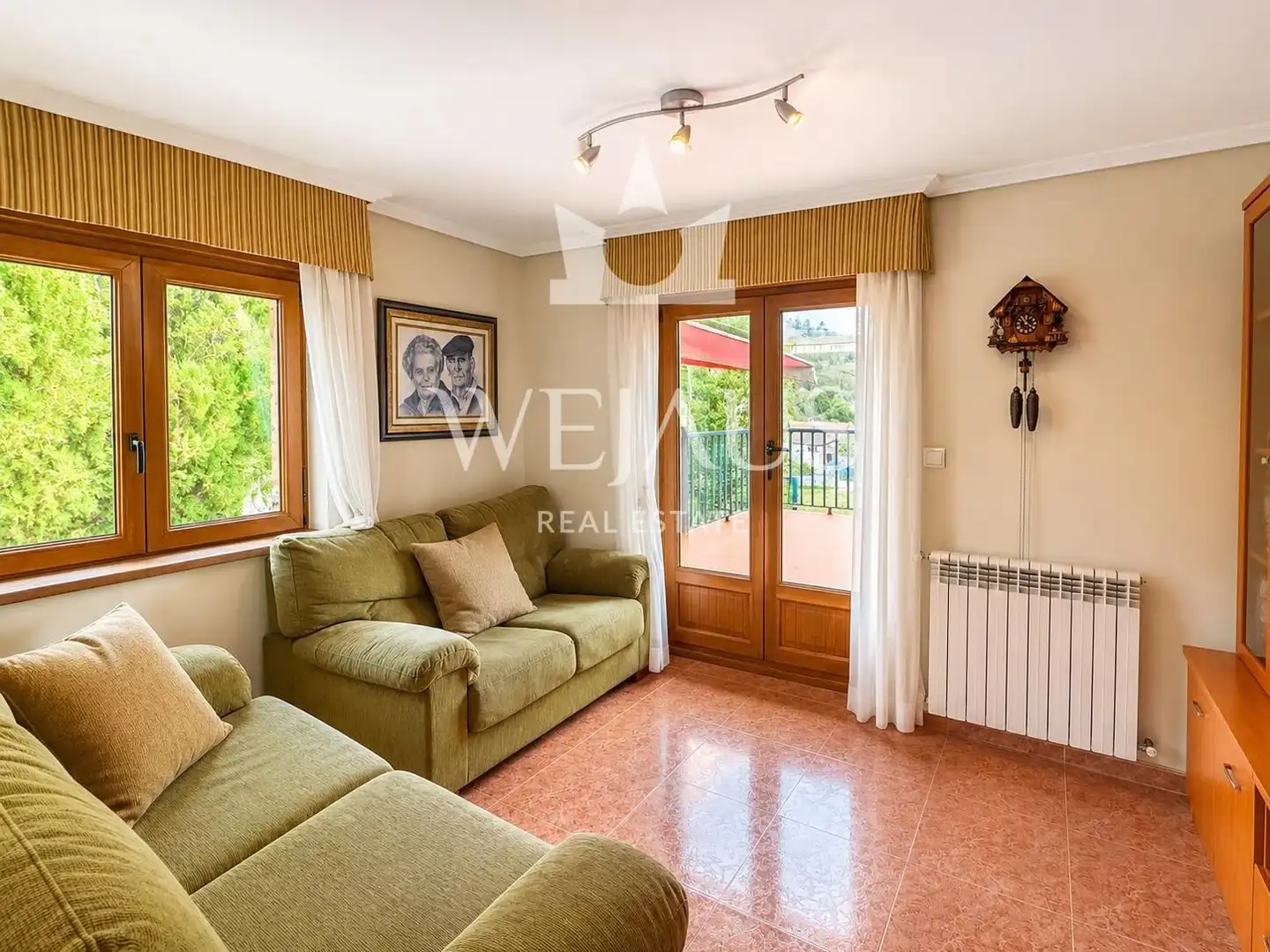 Sala d'estar de Casa adosada en venda en Medio Cudeyo