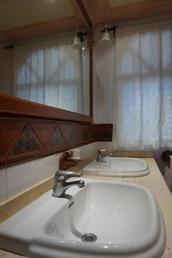Bany de Casa o xalet en venda en Elche / Elx amb Jardí privat, Terrassa i Traster