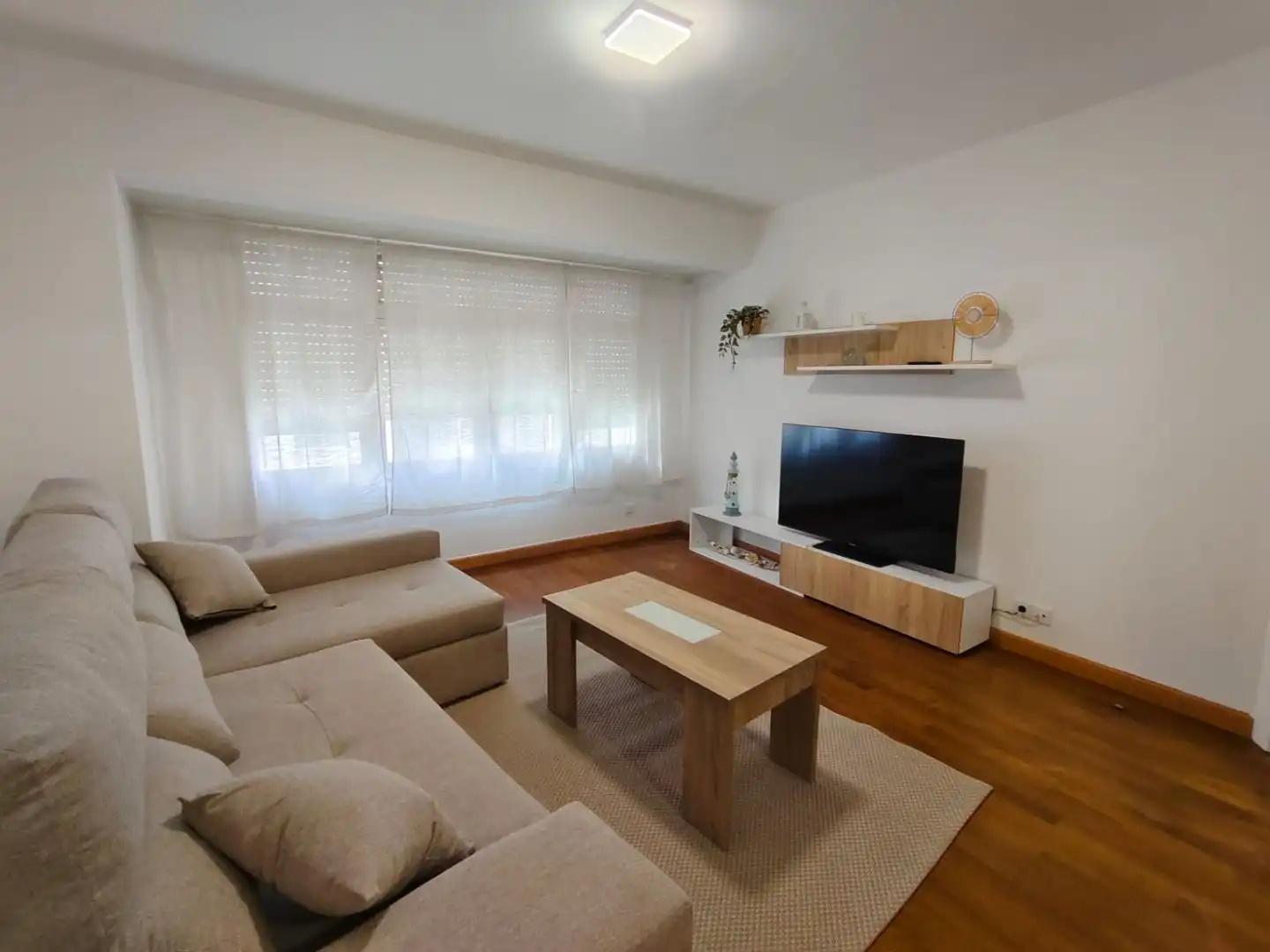 Sala d'estar de Pis de lloguer en Carballo amb Moblat, Forn i Rentadora