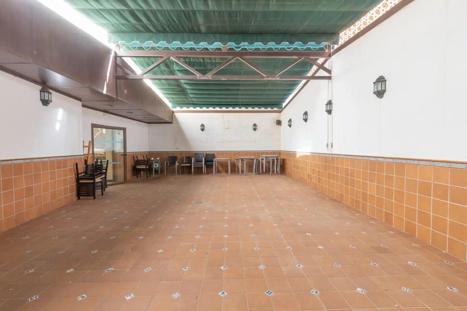 Gebäude zum Verkauf in La Zubia Ciudad