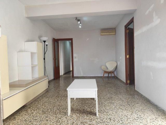 Sala d'estar de Pis de lloguer en Alaquàs amb Balcó