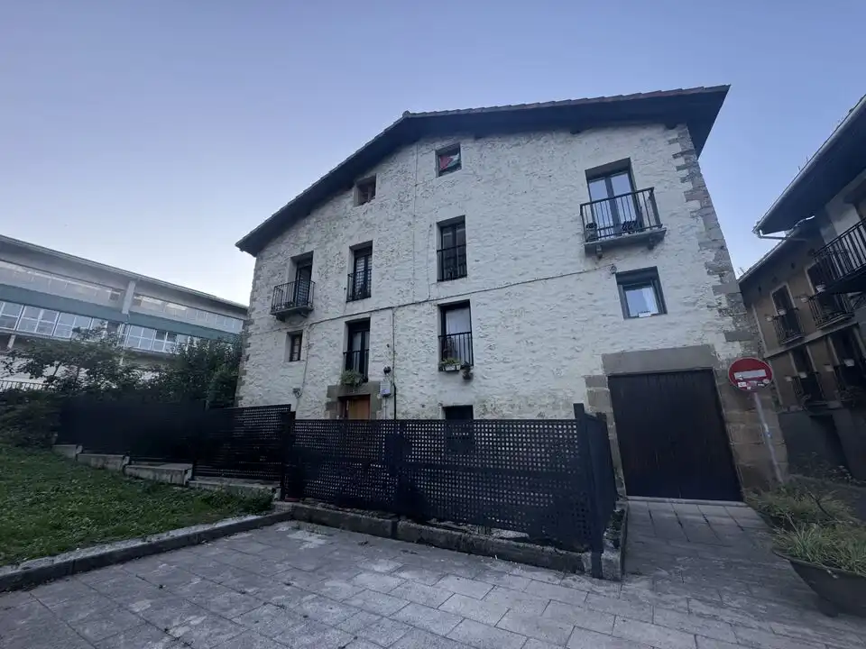 Vista exterior de Piso en venta en Antzuola, Gipuzkoa