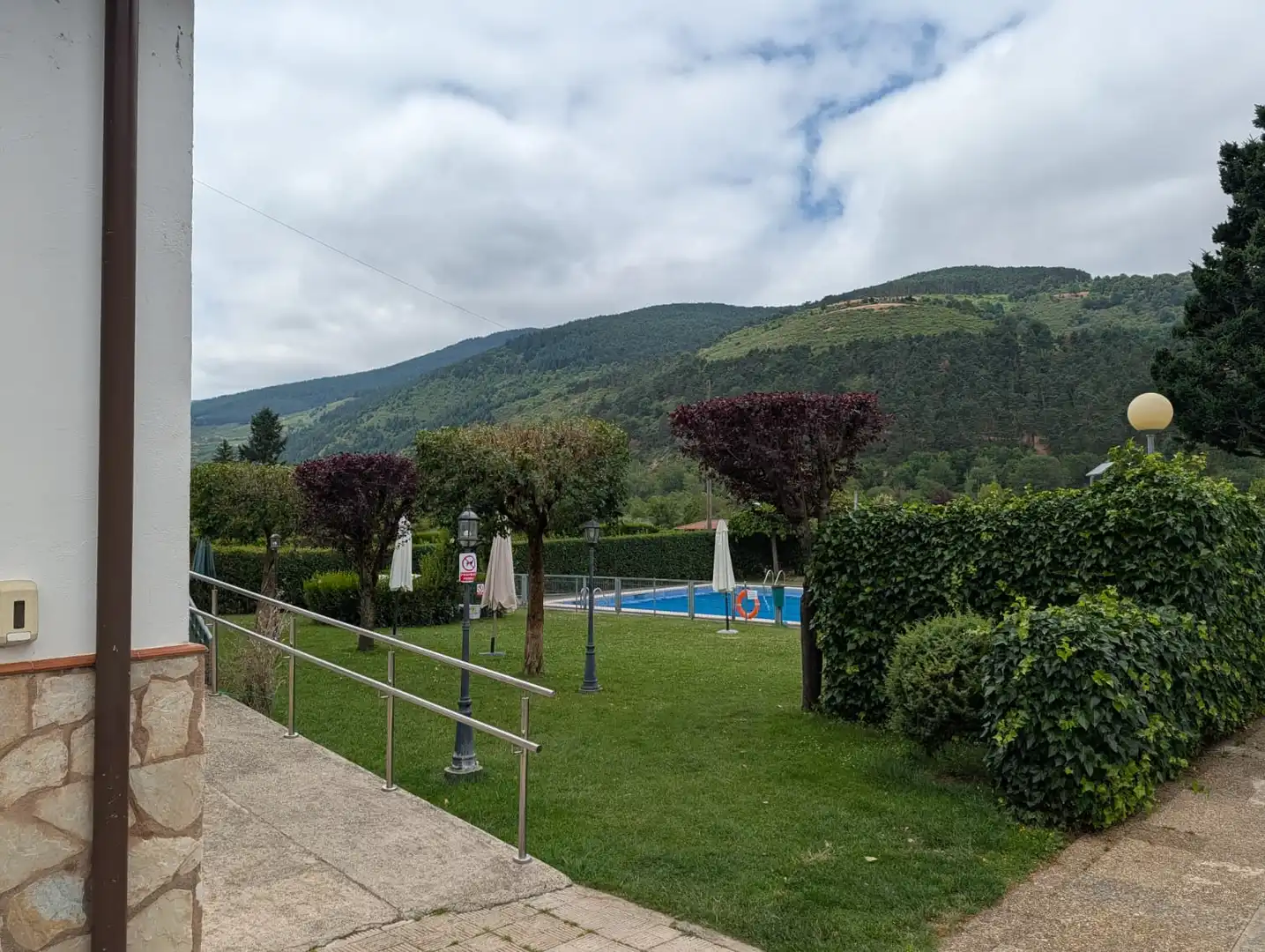 Piscina de Casa o chalet en venta en Ezcaray con Calefacción, Trastero y Amueblado