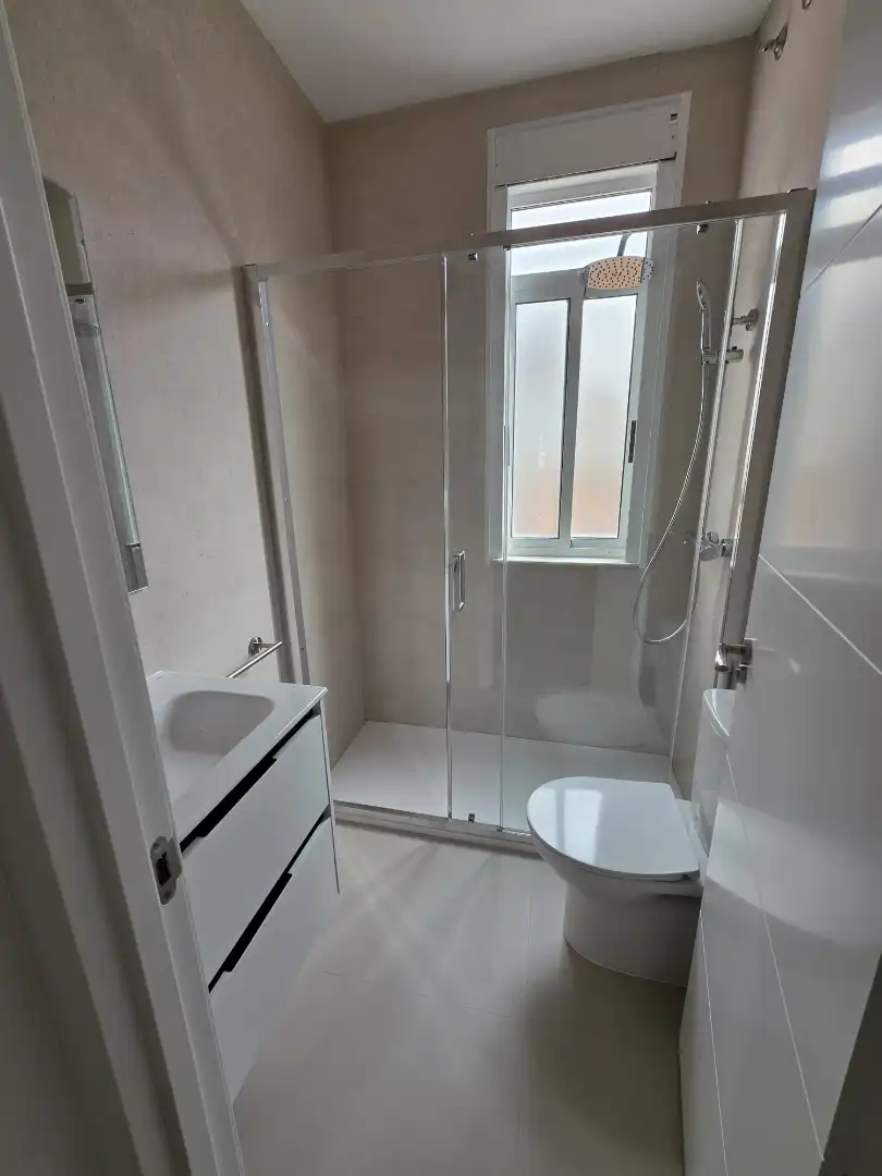 Baño de Piso para compartir en Ferrol con Amueblado
