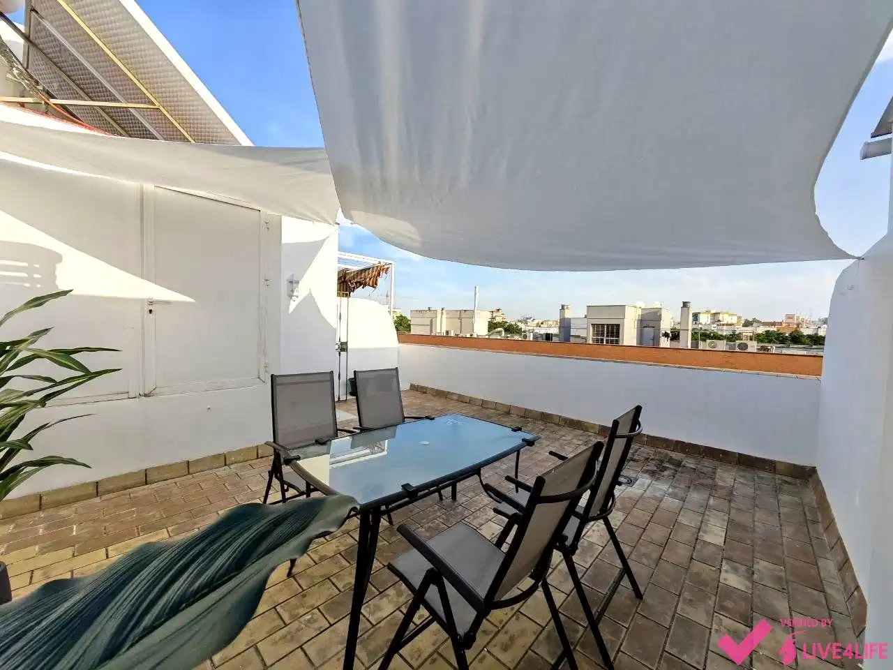 Terrasse von Maisonette zur Miete in Sevilla mit Klimaanlage, Terrasse und Möbliert