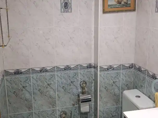 Badezimmer von Wohnung zur Miete in  Granada Capital mit Balkon