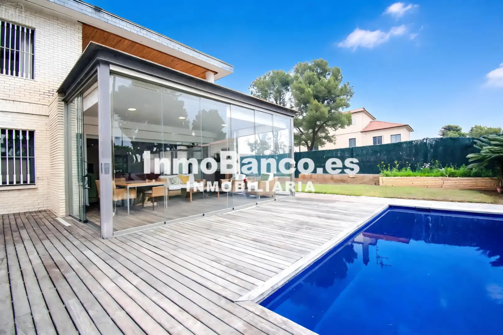 Vista exterior de Casa o xalet en venda en Chiva amb Aire condicionat, Calefacció i Jardí privat