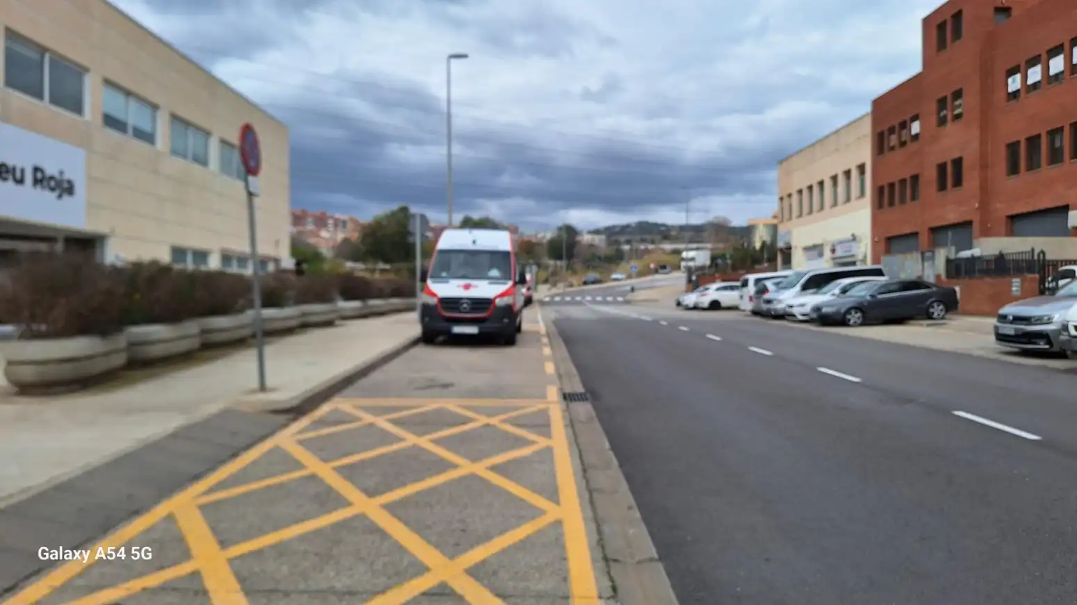 Parkplatz von Fabrikhallen zur Miete in Mataró