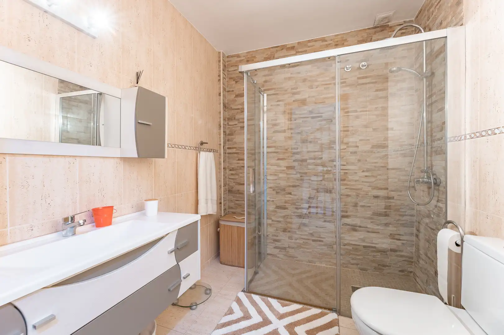 Baño de Casa adosada en venta en Martorell con Aire acondicionado, Calefacción y Jardín privado