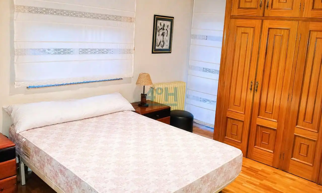 Habitación de Piso en venta en Ourense Capital  con Calefacción, Parquet y Trastero