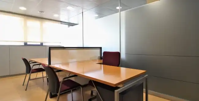 Büro zur Miete in Girona mit Klimaanlage, Heizung und Balkon