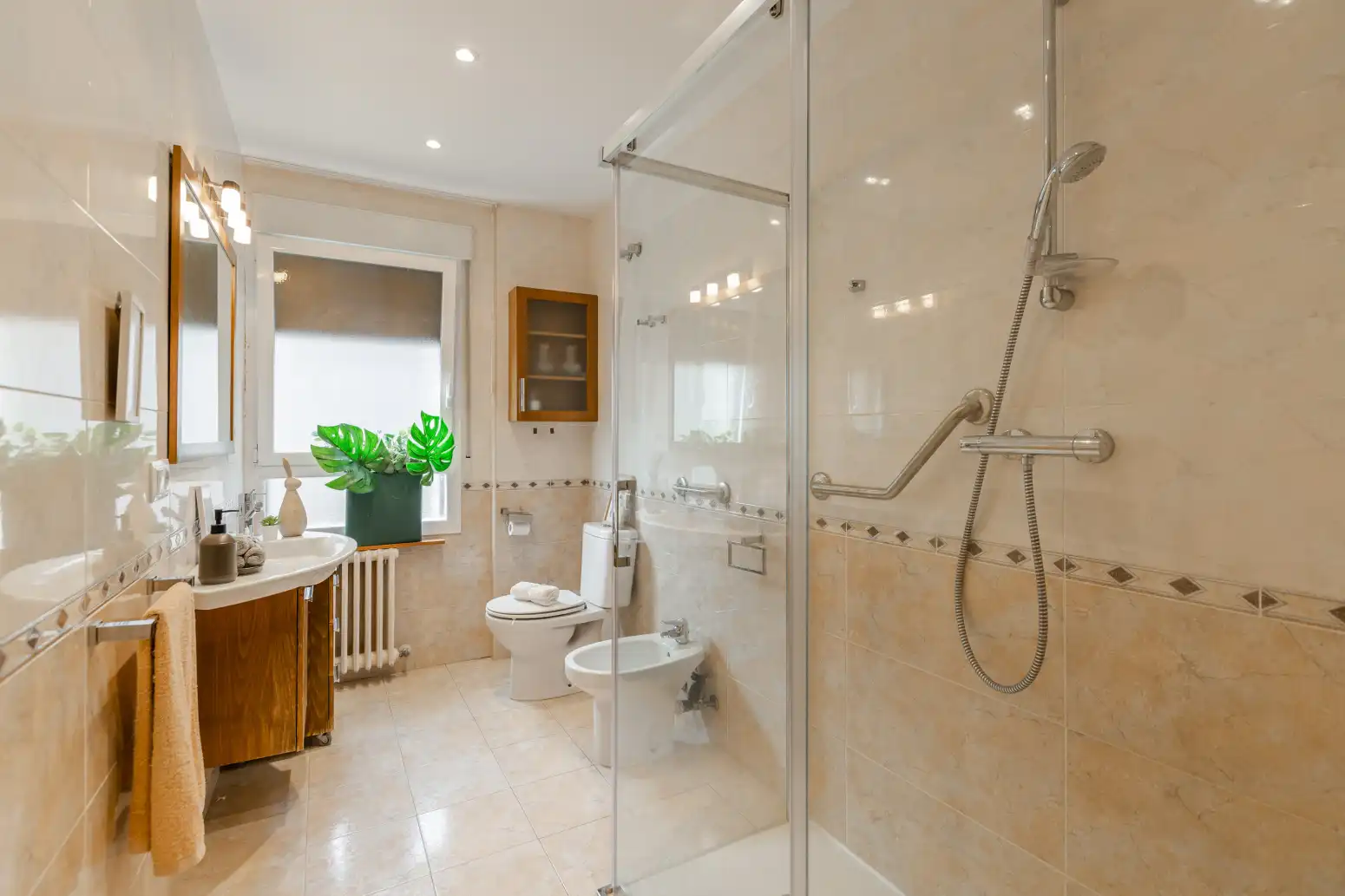 Bathroom of Flat for sale in  Pamplona / Iruña  with Heating, Parquet flooring and Terrace