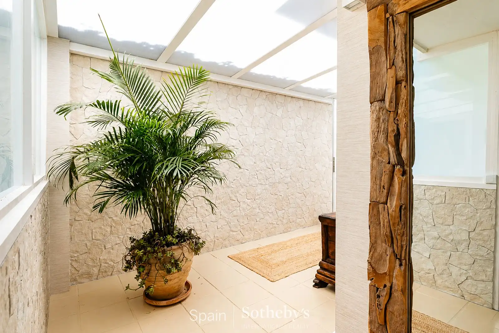 Wohnungen zum Verkauf in Sitges mit Klimaanlage, Heizung und Privatgarten