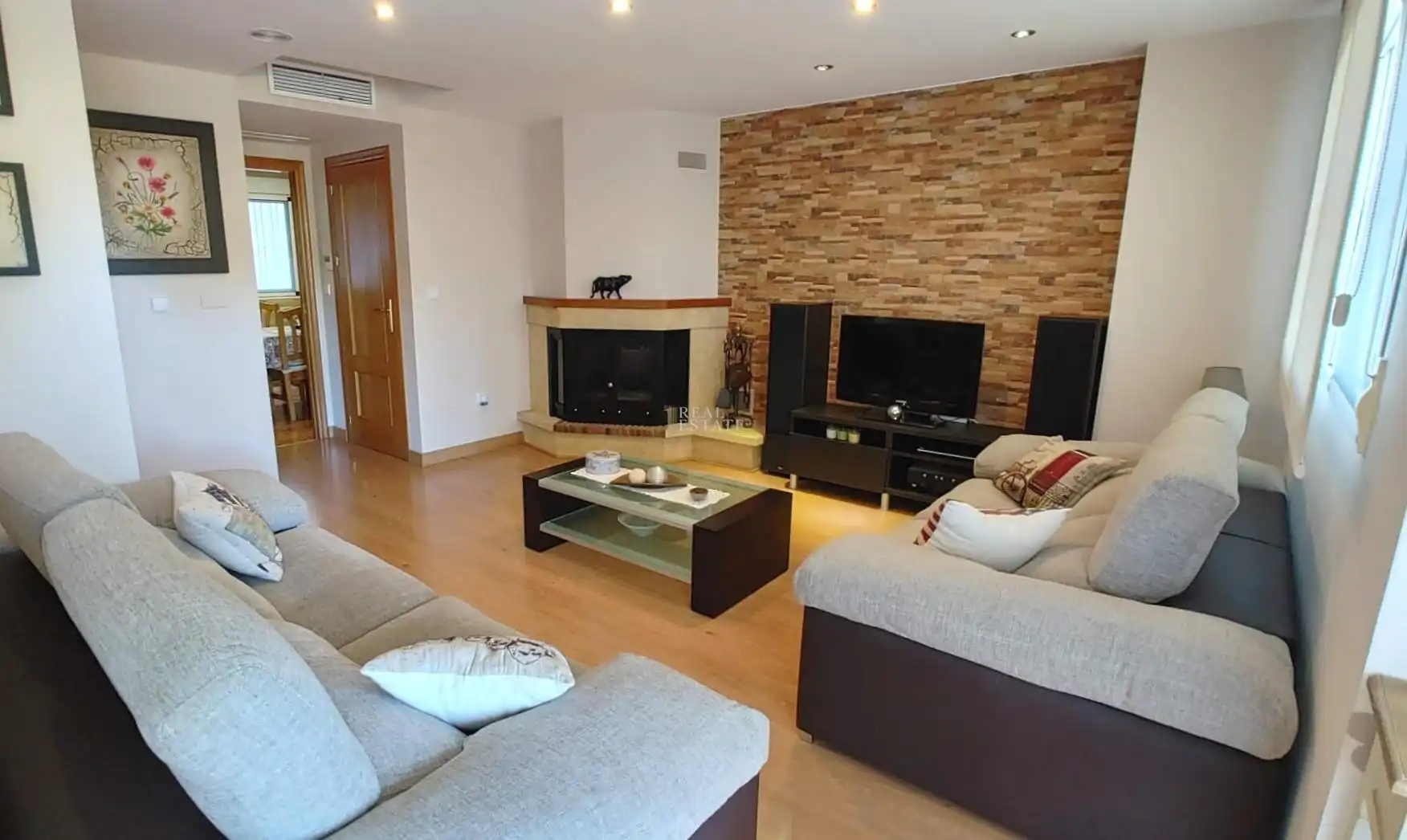 Detached homes for sale in C. Virgilio, Garres y Lages
