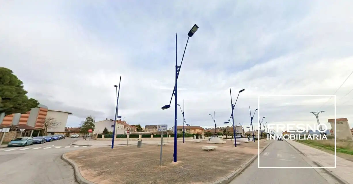 Vista exterior de Edificio en venta en La Muela, Zaragoza