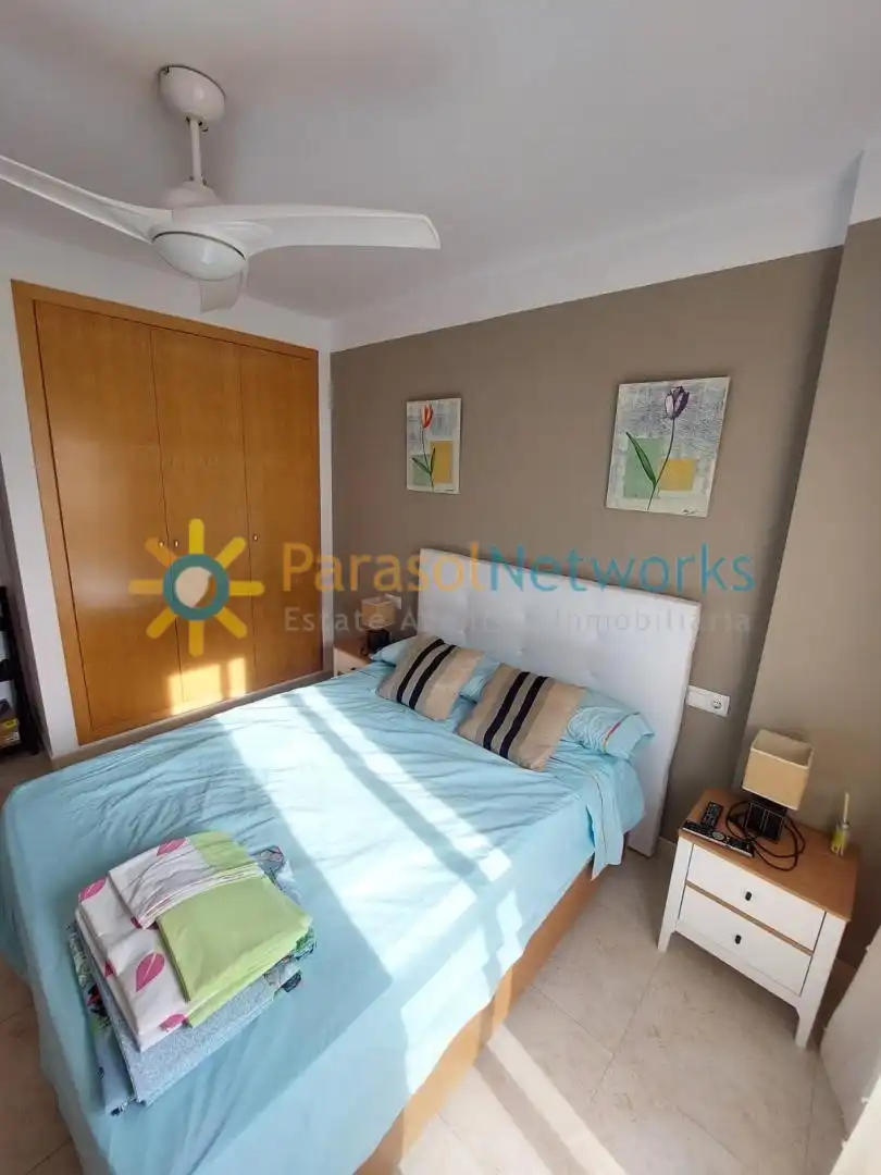 Dormitori de Apartament de lloguer en Guardamar de la Safor amb Aire condicionat, Calefacció i Terrassa