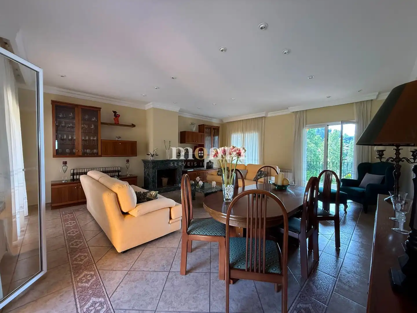 Sala d'estar de Casa o xalet en venda en Montornès del Vallès amb Aire condicionat, Calefacció i Jardí privat
