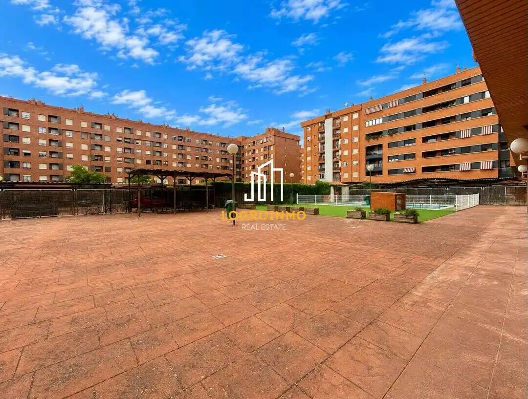 Exterior view of Flat for sale in  Logroño  with Heating, Storage room and Swimming Pool