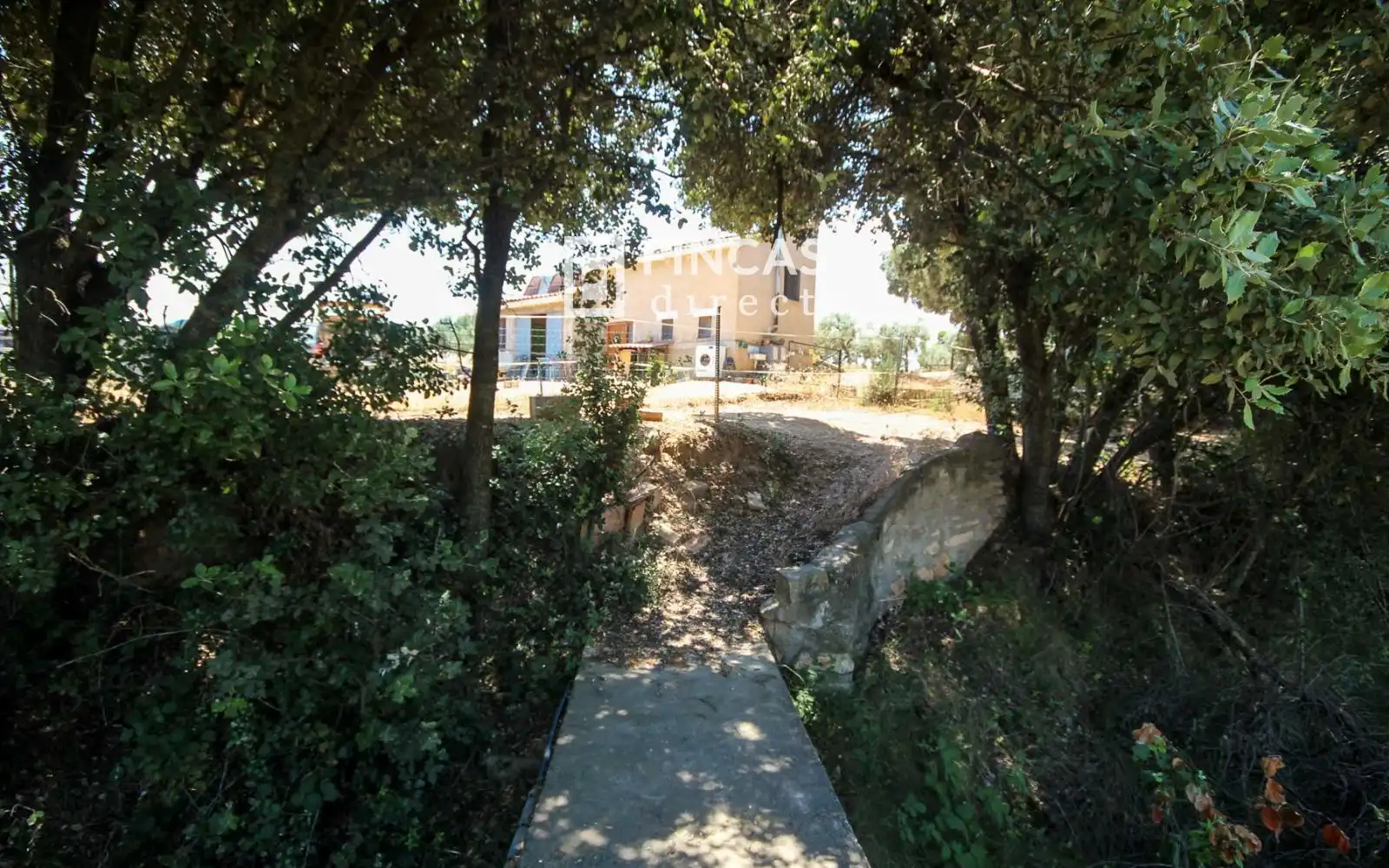Garden of Country homes for sale in Cretas  with Air Conditioner