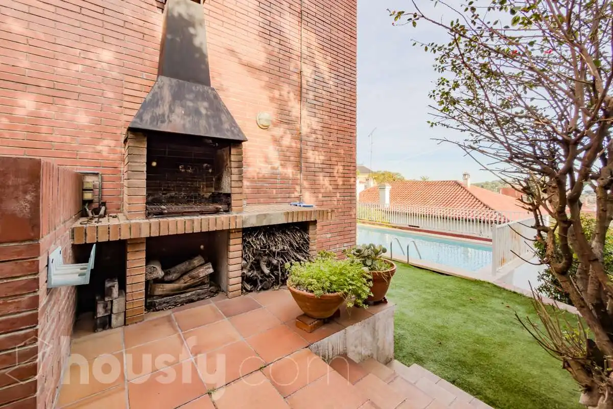 Terrassa de Casa o xalet en venda en Barcelona amb Aire condicionat, Calefacció i Jardí privat