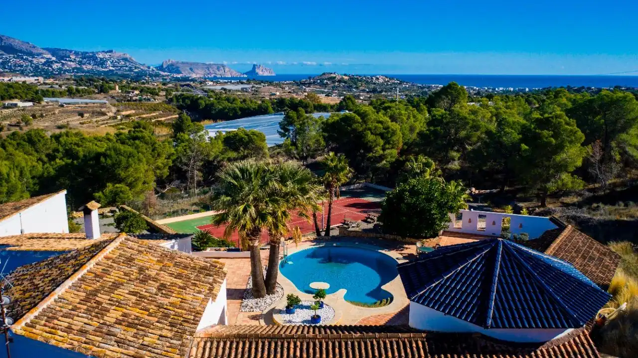 Casa con piscina en venta en Escandinavia - Cautivador