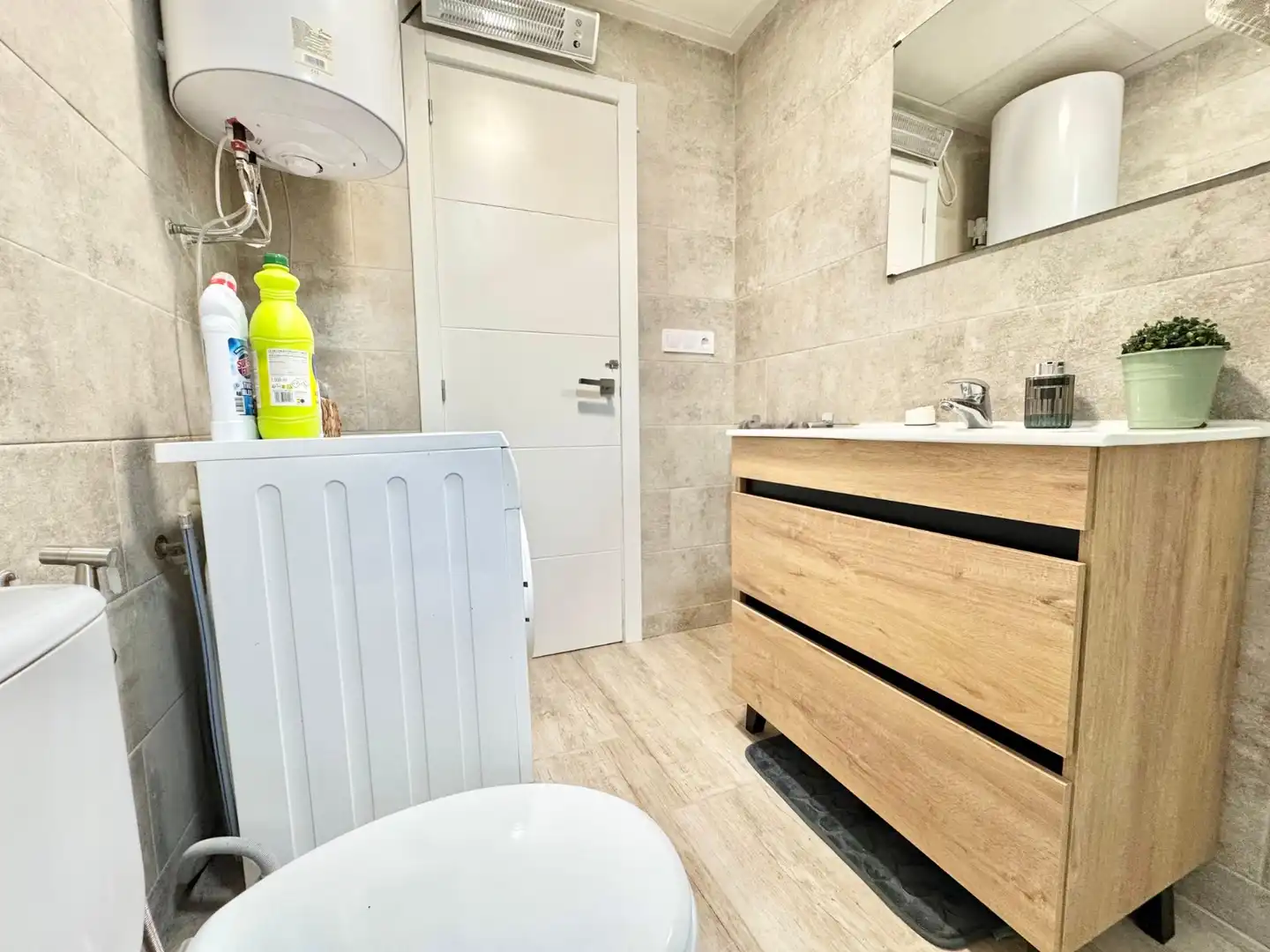 Baño de Ático de alquiler en Torrevieja con Aire acondicionado, Terraza y Amueblado