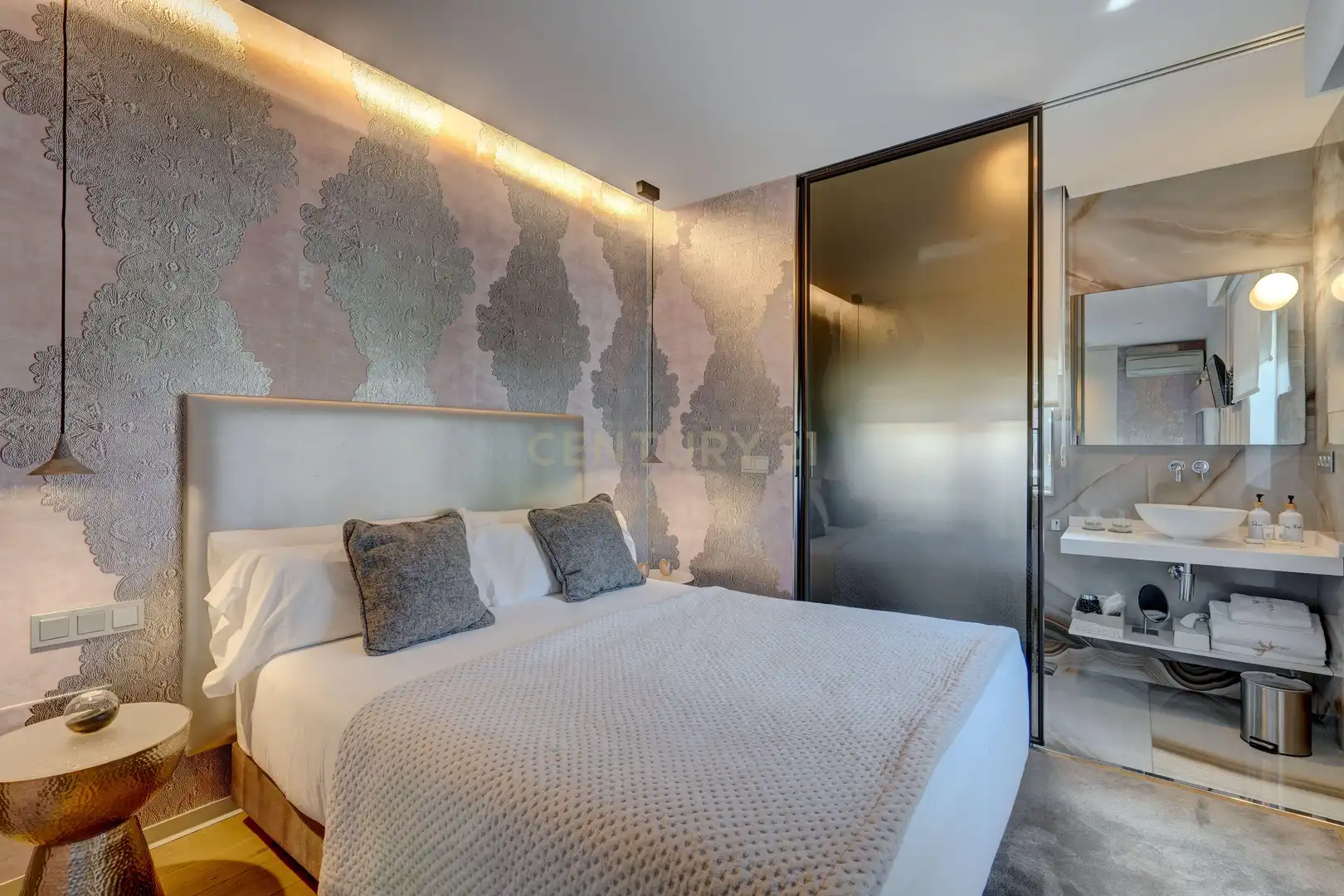Dormitori de Casa o xalet en venda en Donostia - San Sebastián  amb Aire condicionat, Jardí privat i Piscina