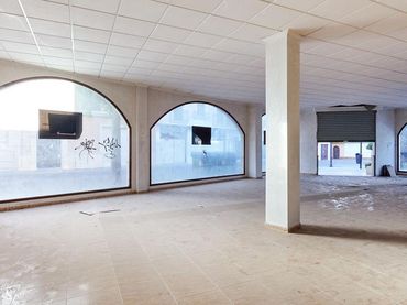 Local comercial en venda a De Andalucía