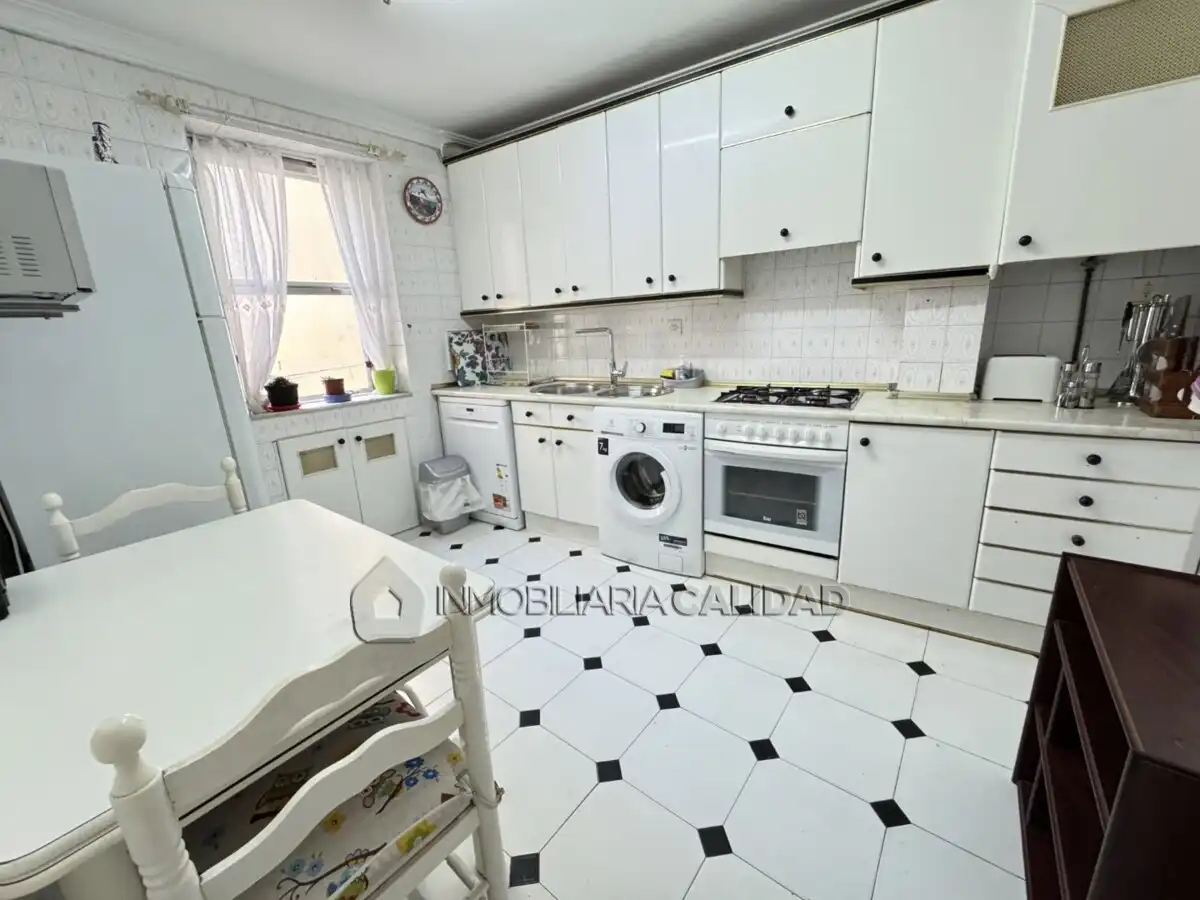 Cocina de Piso de alquiler en Burgos con Calefacción y Amueblado
