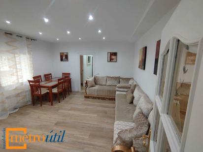 Living room of Flat for sale in Salamanca Capital  with Heating, Parquet flooring and Balcony