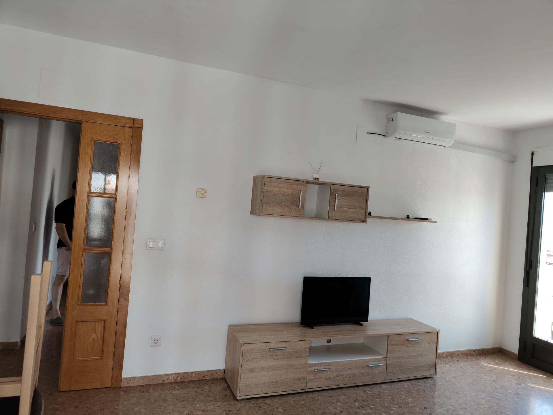 Living room of Flat for sale in Yeste  with Air Conditioner, Furnished and Balcony