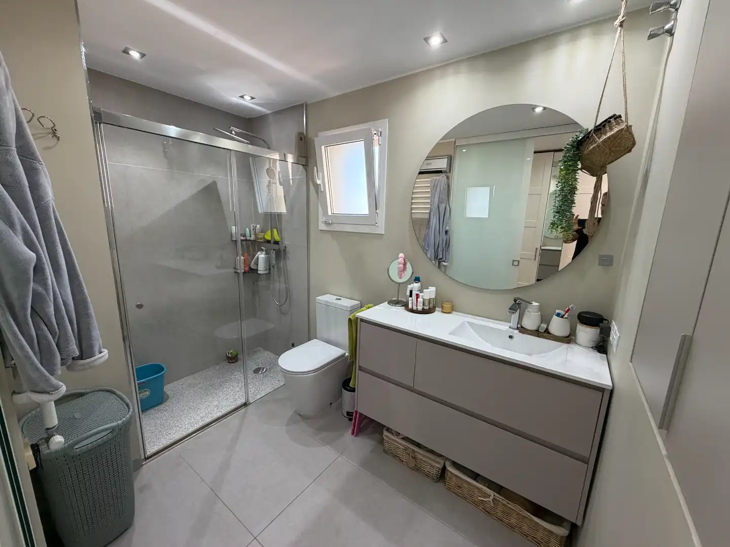 Baño de Dúplex en venta en Olot con Calefacción, Terraza y Balcón