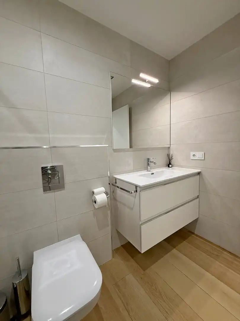 Baño de Piso de alquiler en A Coruña Capital  con Calefacción y Trastero