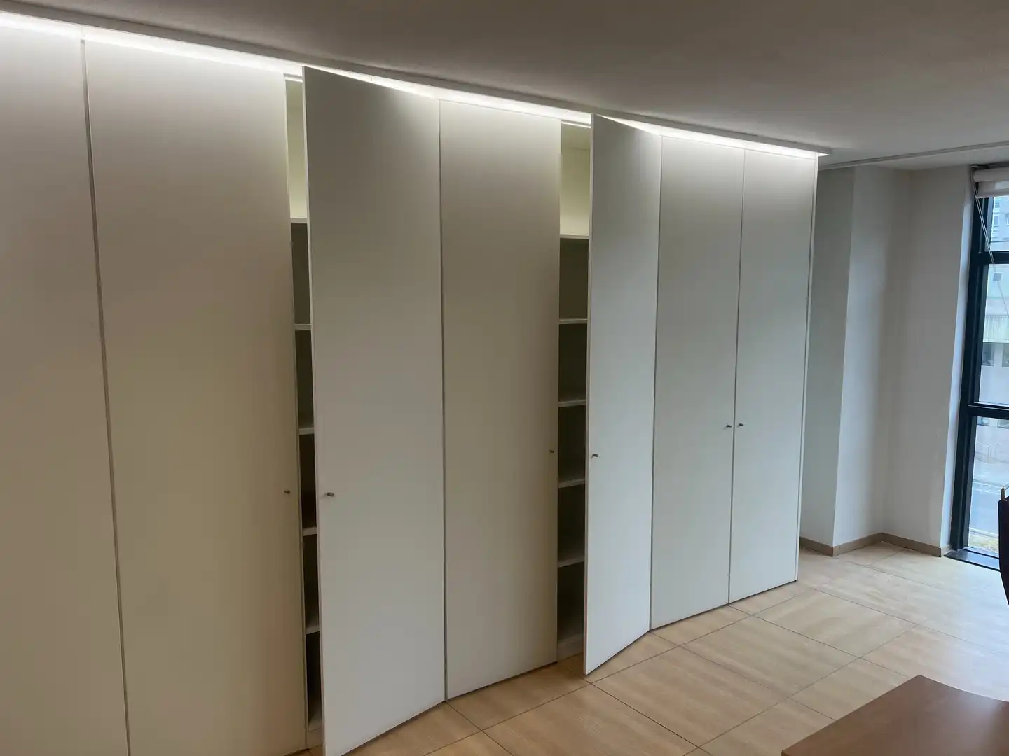 Oficina de alquiler en A Coruña Capital  con Aire acondicionado, Calefacción y Amueblado