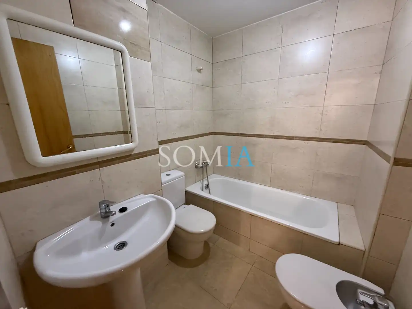 Baño de Piso en venta en Sant Celoni con Calefacción, Horno y Internet