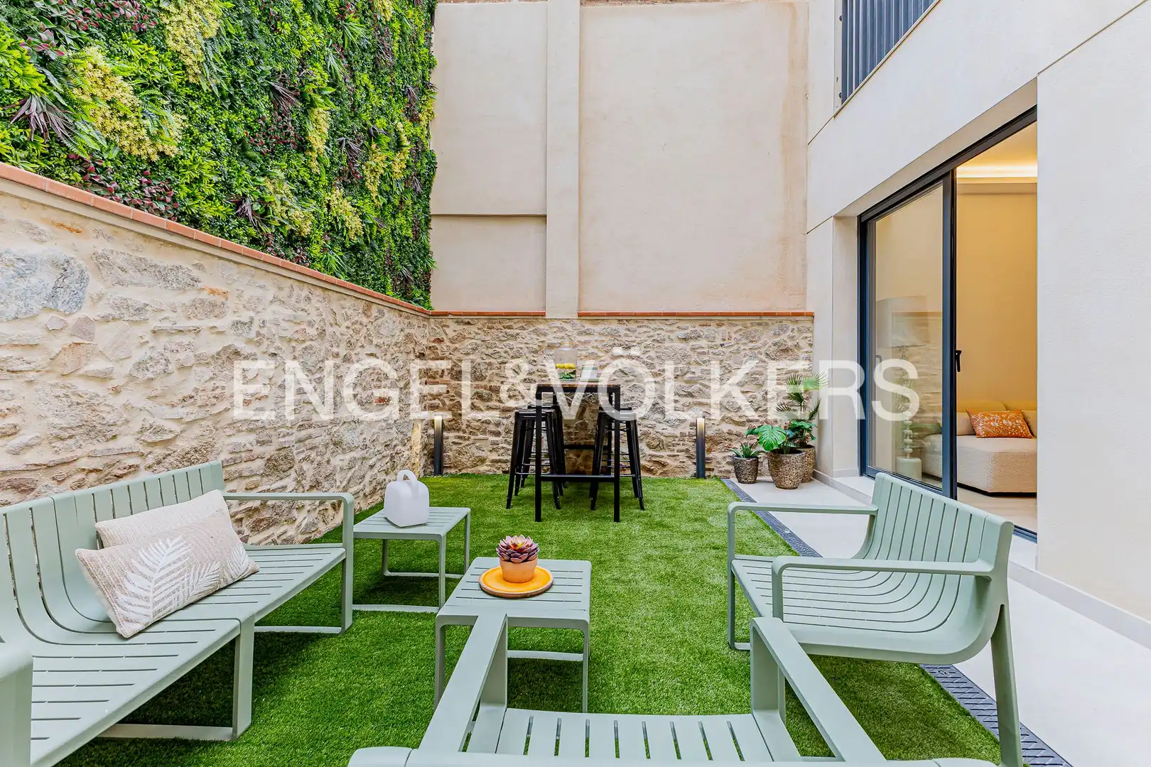 Terrasse von Wohnung zum Verkauf in Barcelona mit Klimaanlage, Heizung und Privatgarten
