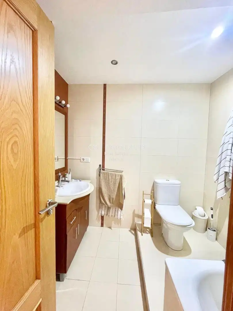 Bathroom of Duplexes for rent in Valencia  with Air Conditioner, Heating and Parquet flooring