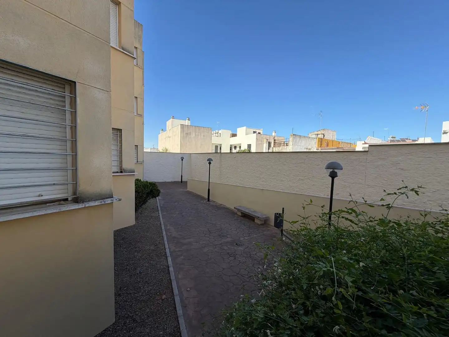 Vista exterior de Pis en venda en Dos Hermanas