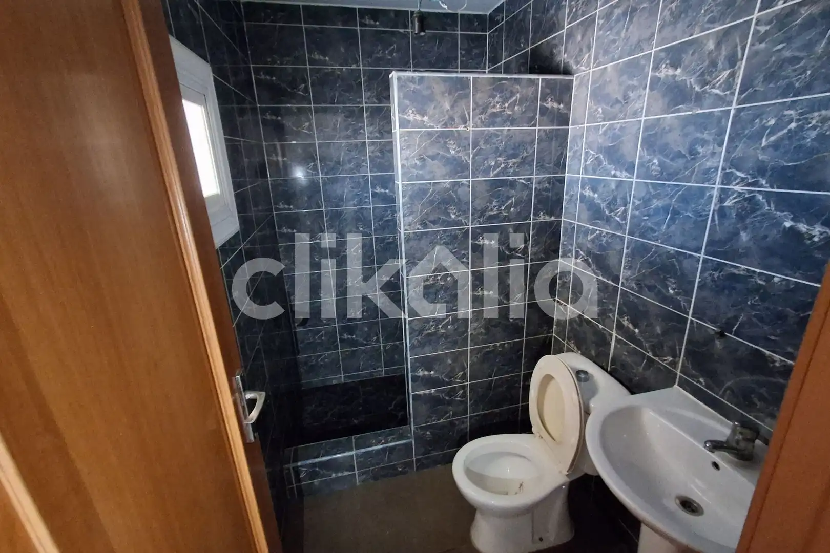 Badezimmer von Einfamilien-Reihenhaus zum Verkauf in Sabadell mit Terrasse